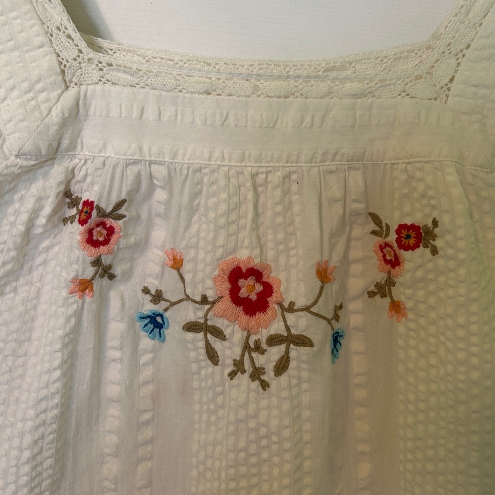 LC Lauren Conrad embroidered top blouse M - Picture 2 of 5
